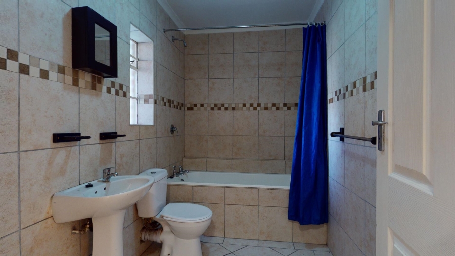 6 Bedroom Property for Sale in North End Eastern Cape